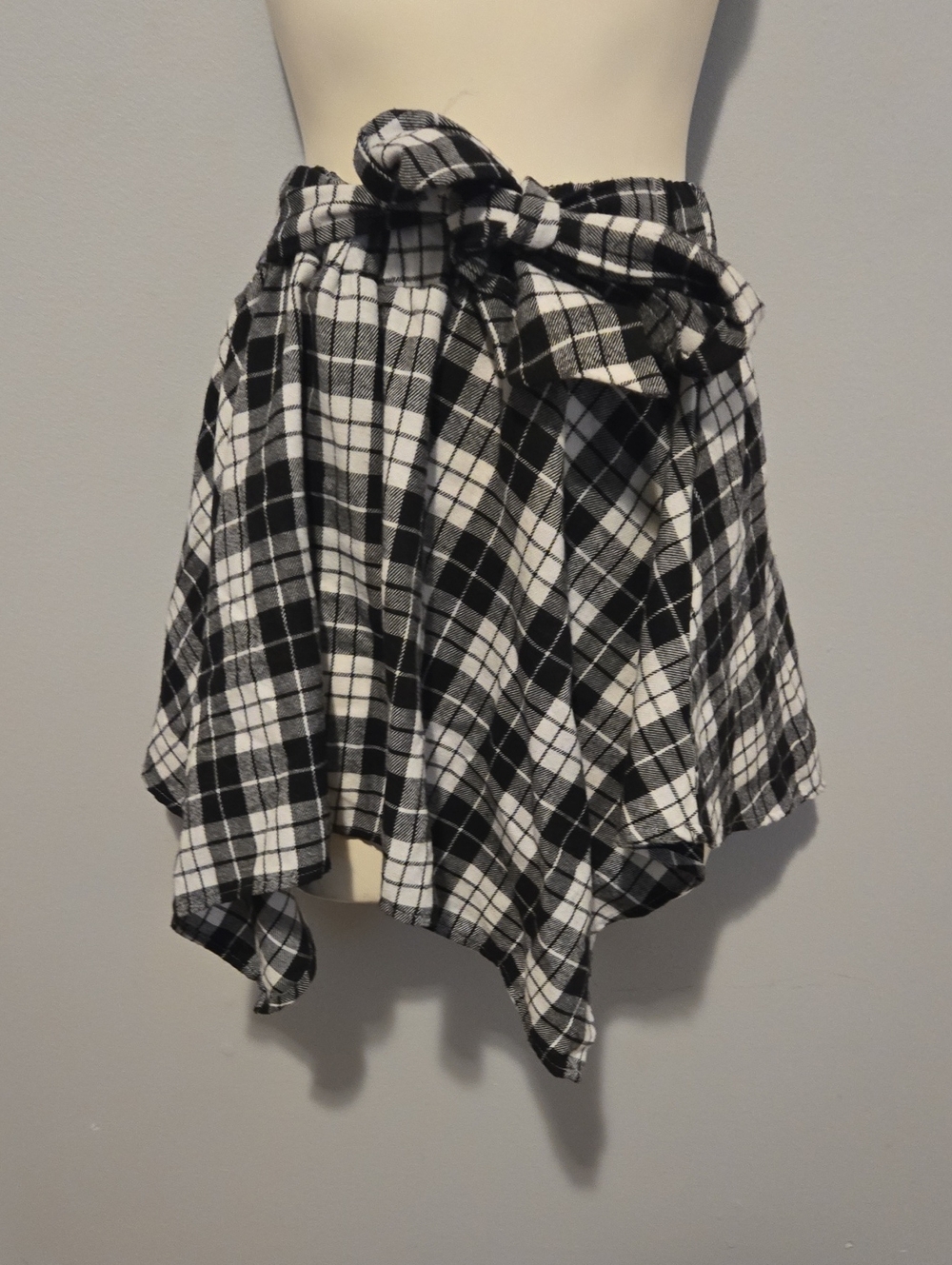 SHEIN Black & White Plaid Asymmetrical Handkerchief-Hem Skirt with Tie Waist
